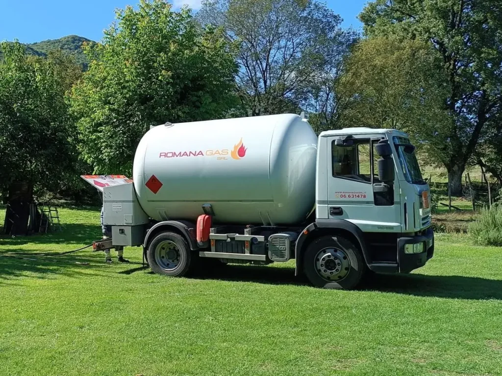 Camion Romana Gas con serbatoio GPL